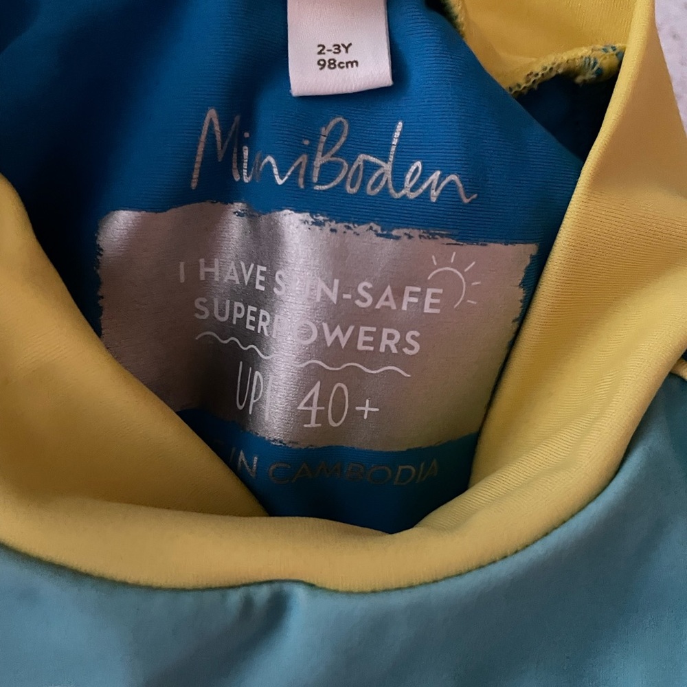 2-3Y Mini Boden Kids Swim Set with Whale Print - Picture 3 of 3